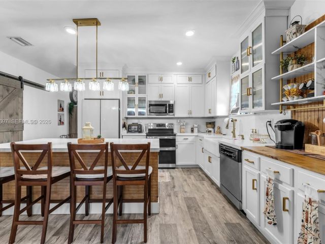 Продажа дома по адресу 2484 SE 2nd St - фото 7460485