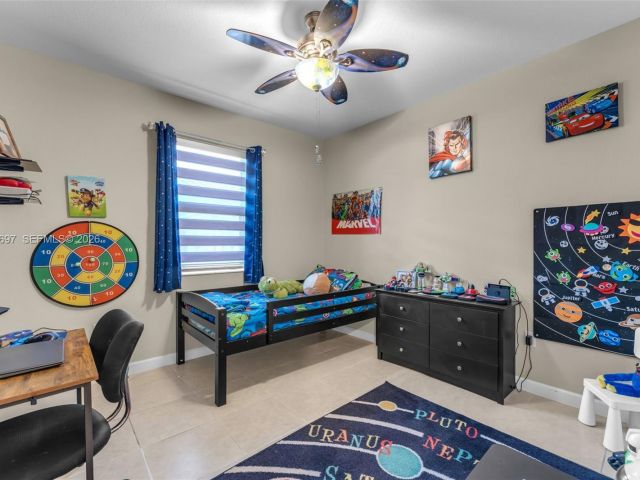 Продажа дома по адресу 2484 SE 2nd St - фото 7460486