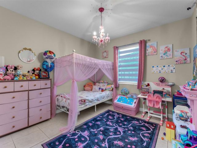 Продажа дома по адресу 2484 SE 2nd St - фото 7460487