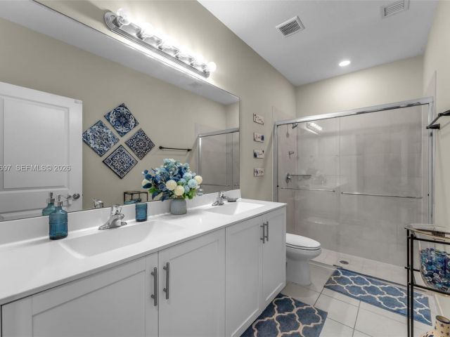 Продажа дома по адресу 2484 SE 2nd St - фото 7460488