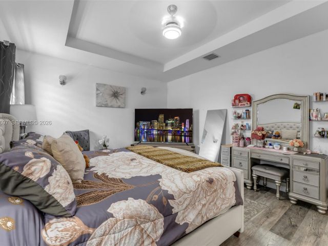 Продажа дома по адресу 2484 SE 2nd St - фото 7460490