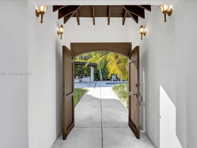 Продажа дома по адресу 1161 Sunset Dr - фото 7471103