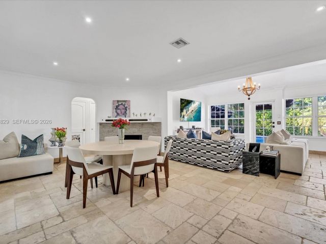 Продажа дома по адресу 1161 Sunset Dr - фото 7471105