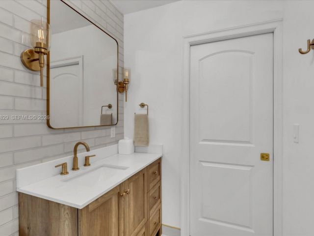 Продажа дома по адресу 1161 Sunset Dr - фото 7471108