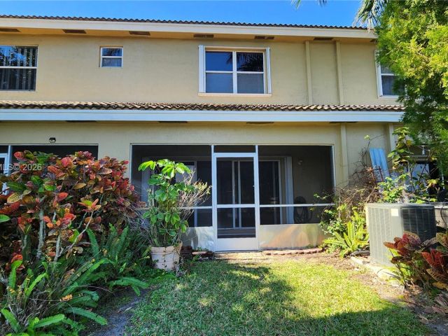 Дом в аренду по адресу 411 SW 120th Ave 411 - фото 7455882