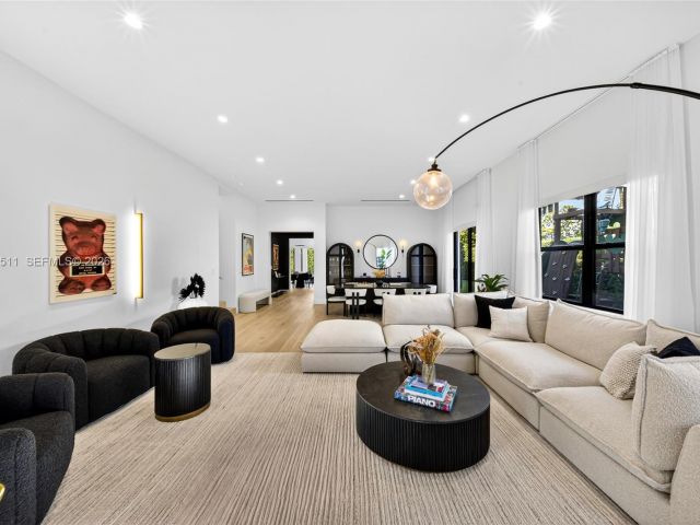 Продажа дома по адресу 7500 SW 55th Ave - фото 7514860