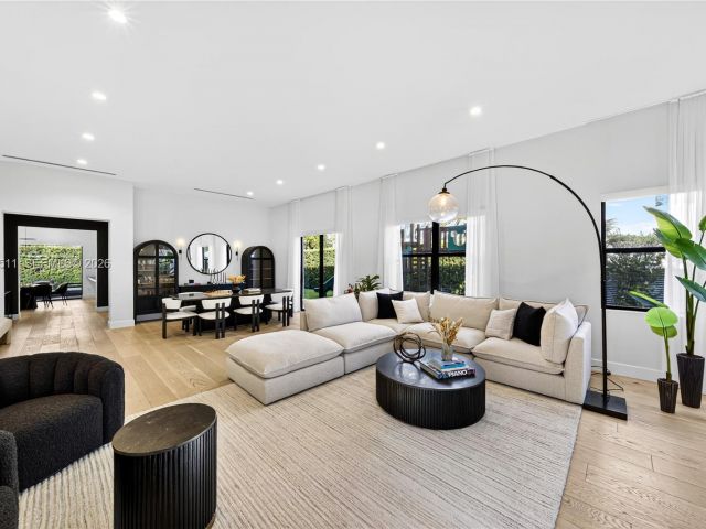 Продажа дома по адресу 7500 SW 55th Ave - фото 7514861