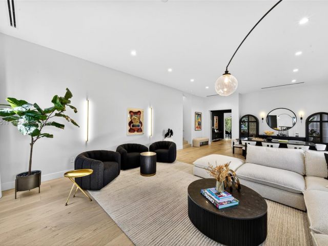 Продажа дома по адресу 7500 SW 55th Ave - фото 7514863