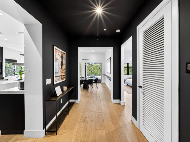 Продажа дома по адресу 7500 SW 55th Ave - фото 7514867