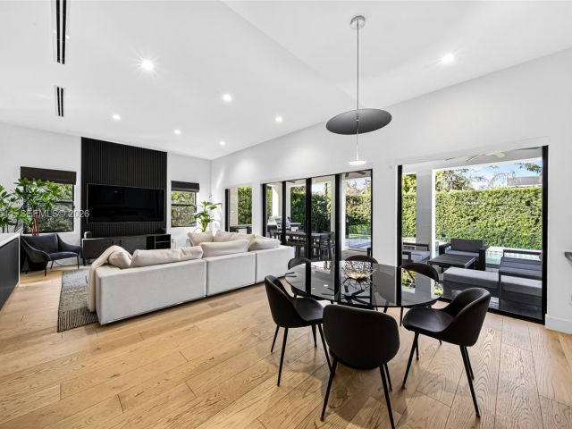 Продажа дома по адресу 7500 SW 55th Ave - фото 7514868