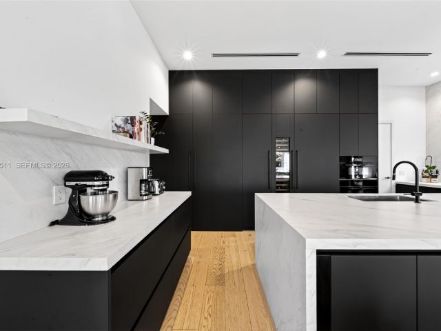 Продажа дома по адресу 7500 SW 55th Ave - фото 7514873