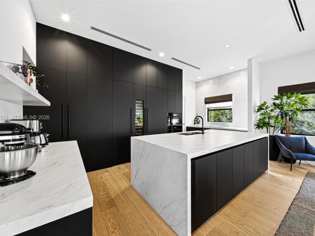 Продажа дома по адресу 7500 SW 55th Ave - фото 7514874