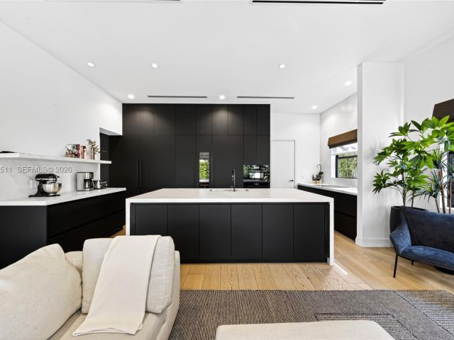 Продажа дома по адресу 7500 SW 55th Ave - фото 7514875