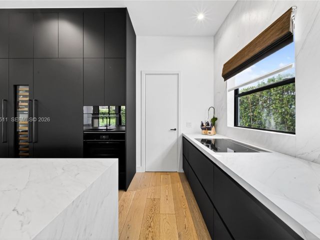 Продажа дома по адресу 7500 SW 55th Ave - фото 7514876