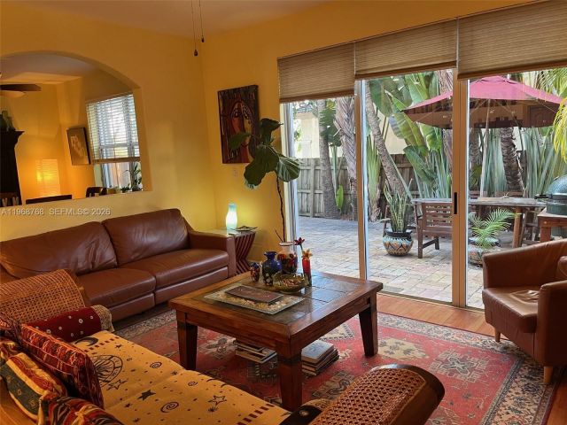 Продажа дома по адресу 7469 NW 112th Pl - фото 7486267