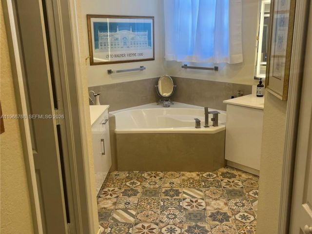 Продажа дома по адресу 7469 NW 112th Pl - фото 7486275