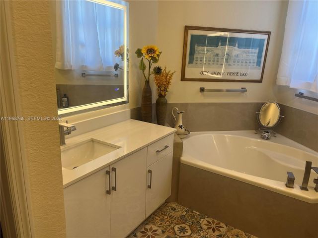 Продажа дома по адресу 7469 NW 112th Pl - фото 7486276