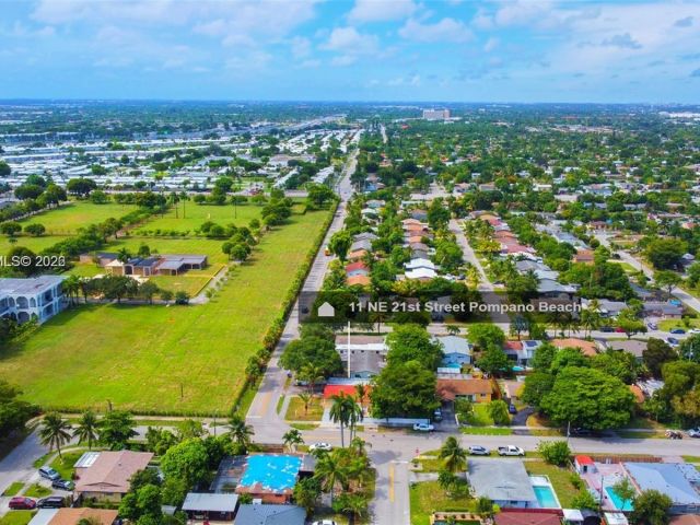 Дом в аренду по адресу 11 NE 21st St 11 - фото 7478855