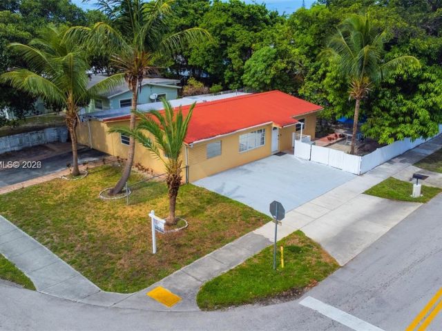 Дом в аренду по адресу 11 NE 21st St 11 - фото 7478856