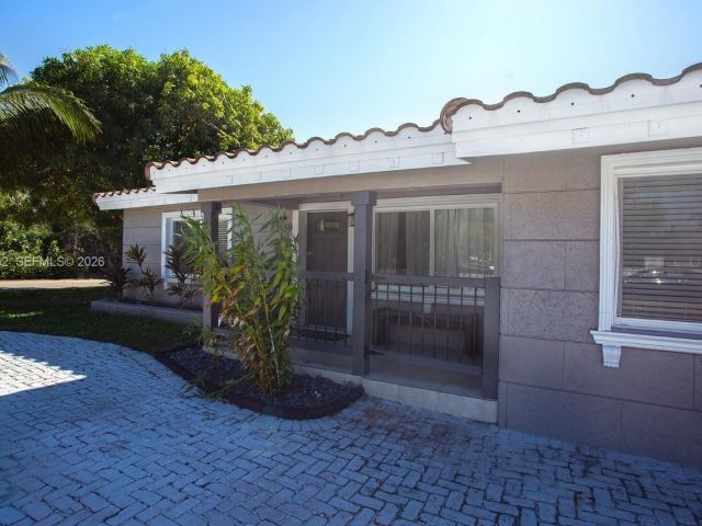 Продажа дома по адресу 2450 NE 18th St - фото 7515526