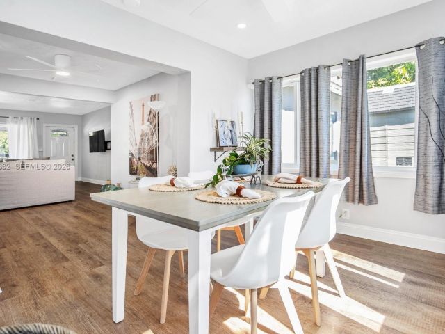 Продажа дома по адресу 2450 NE 18th St - фото 7515532