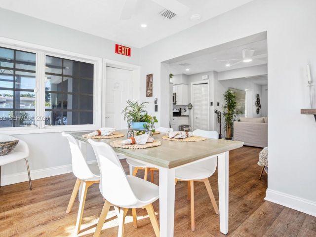 Продажа дома по адресу 2450 NE 18th St - фото 7515533