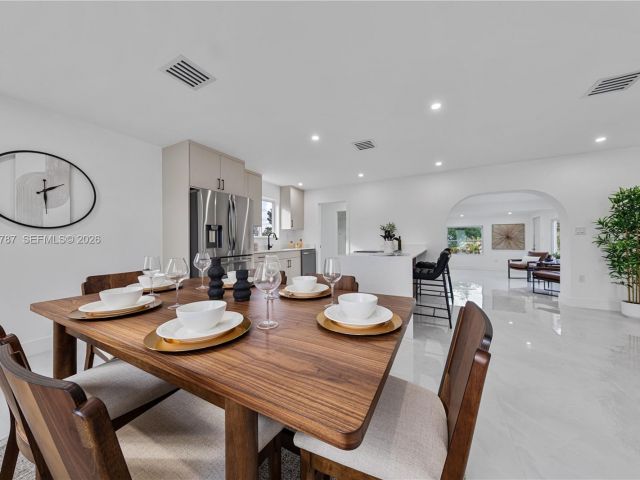 Продажа дома по адресу 651 NW 9th St - фото 7498855