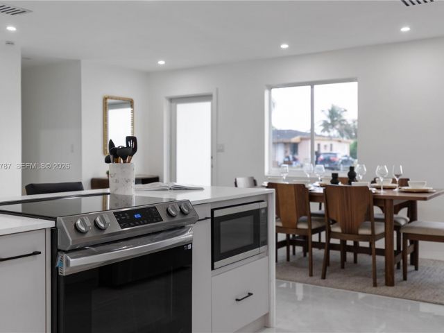 Продажа дома по адресу 651 NW 9th St - фото 7498857