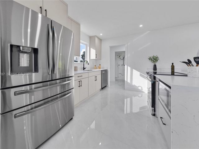 Продажа дома по адресу 651 NW 9th St - фото 7498859