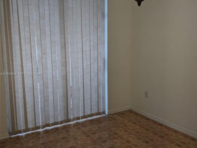 Дом в аренду по адресу 2285 NW 160th Ter 2285 - фото 7455077