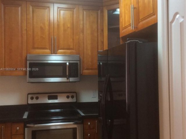 Дом в аренду по адресу 2285 NW 160th Ter 2285 - фото 7455080