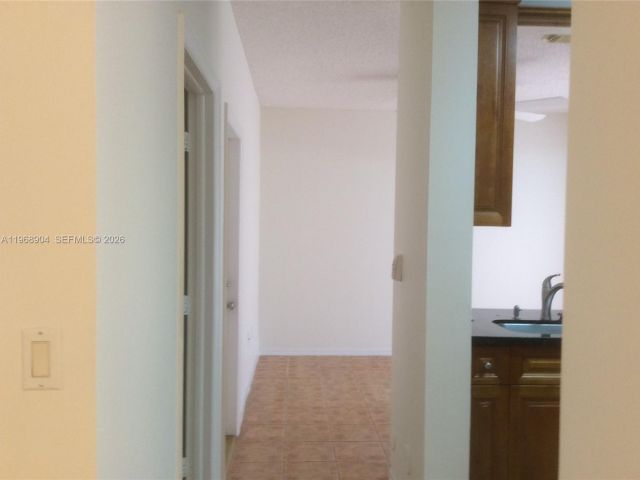 Дом в аренду по адресу 2285 NW 160th Ter 2285 - фото 7455082