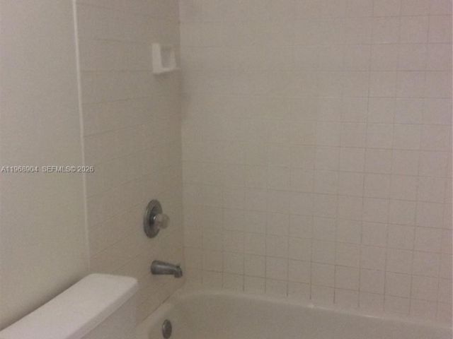 Дом в аренду по адресу 2285 NW 160th Ter 2285 - фото 7455091