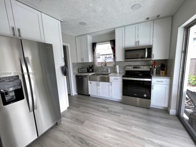 Продажа дома по адресу 2841 SW 4th Ct - фото 7529579