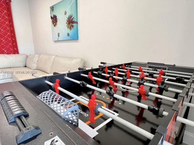 Продажа дома по адресу 2841 SW 4th Ct - фото 7529582