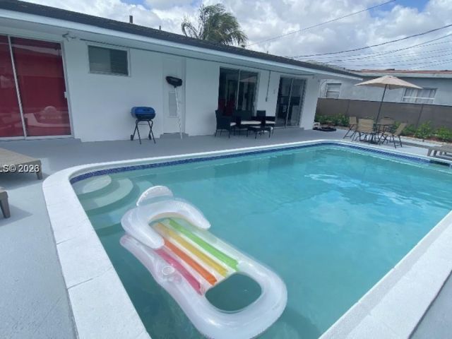 Продажа дома по адресу 2841 SW 4th Ct - фото 7529583