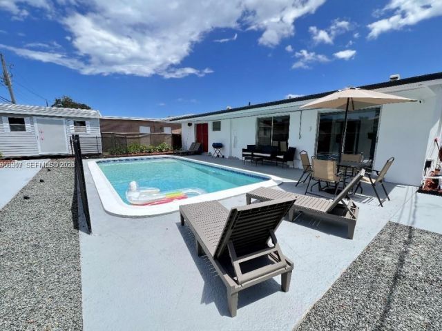 Продажа дома по адресу 2841 SW 4th Ct - фото 7529584