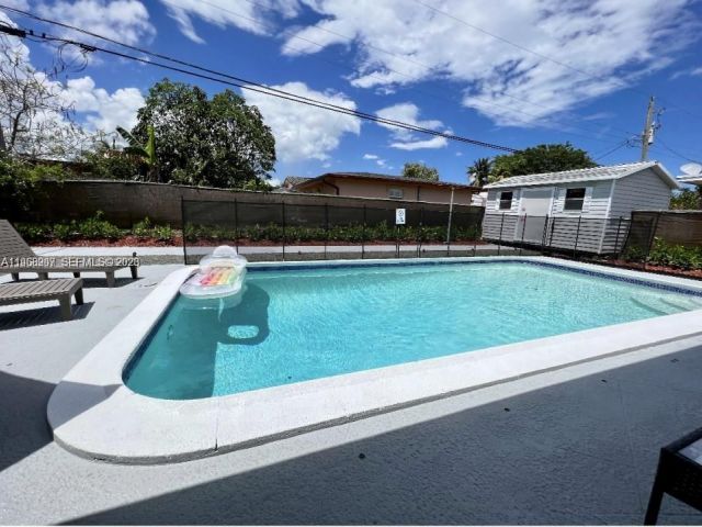 Продажа дома по адресу 2841 SW 4th Ct - фото 7529585