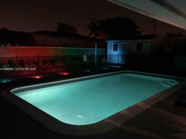 Продажа дома по адресу 2841 SW 4th Ct - фото 7529587