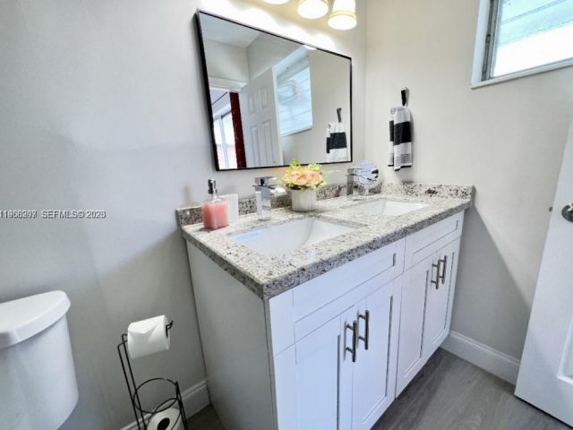 Продажа дома по адресу 2841 SW 4th Ct - фото 7529590