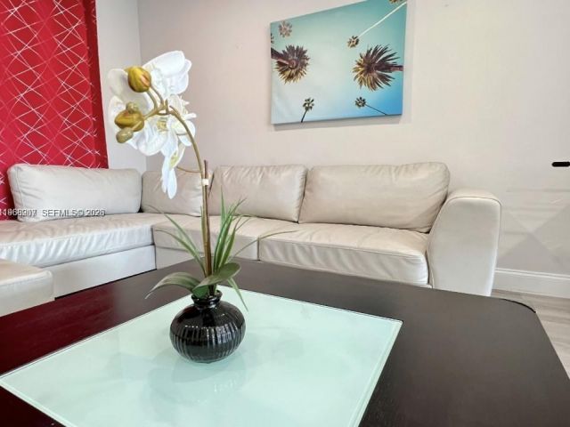 Продажа дома по адресу 2841 SW 4th Ct - фото 7529592