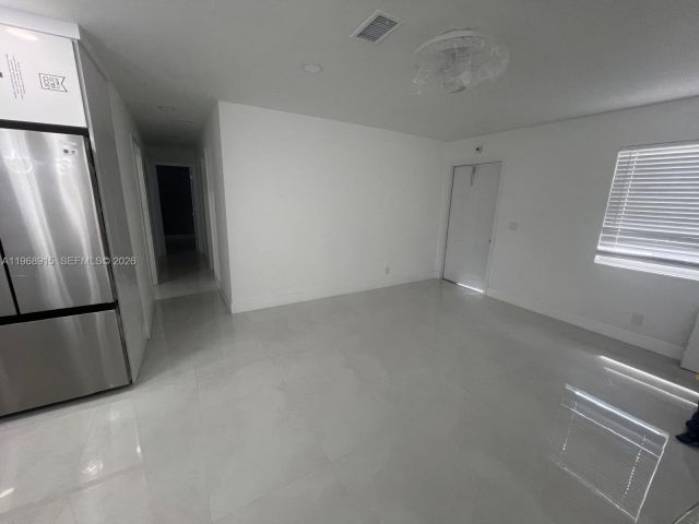 Продажа дома по адресу 361 NW 16th St - фото 7478371
