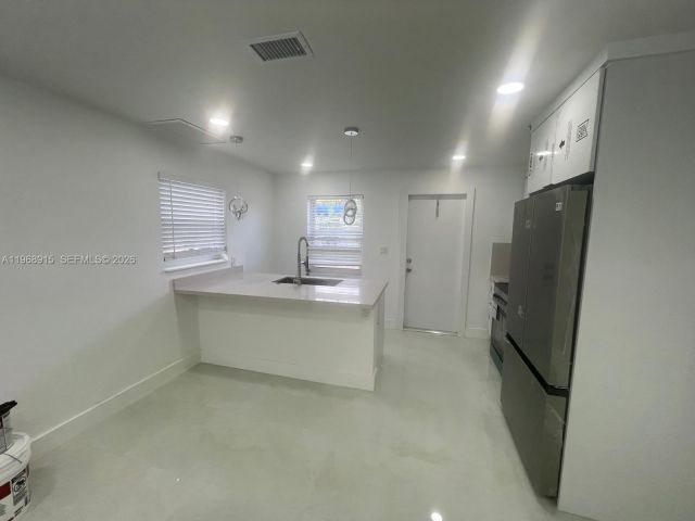 Продажа дома по адресу 361 NW 16th St - фото 7478376