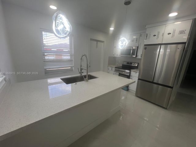 Продажа дома по адресу 361 NW 16th St - фото 7478378