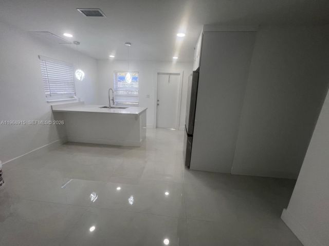 Продажа дома по адресу 361 NW 16th St - фото 7478380