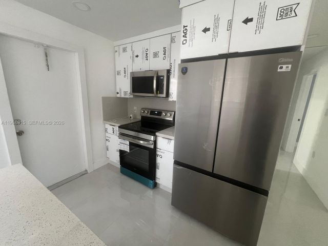 Продажа дома по адресу 361 NW 16th St - фото 7478383