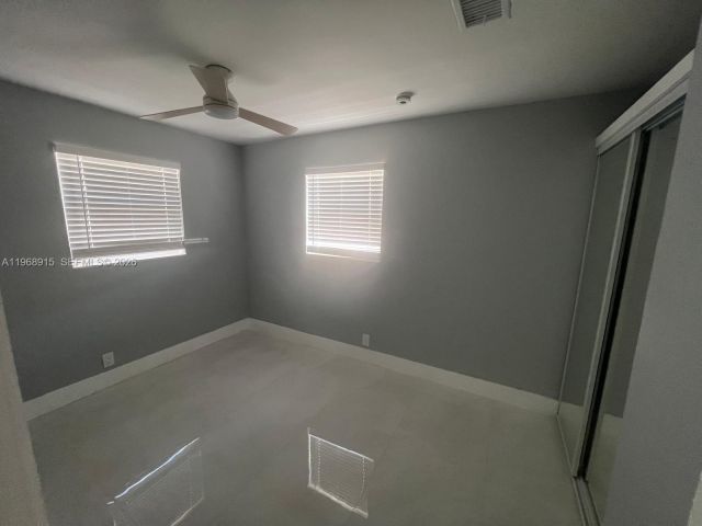 Продажа дома по адресу 361 NW 16th St - фото 7478386