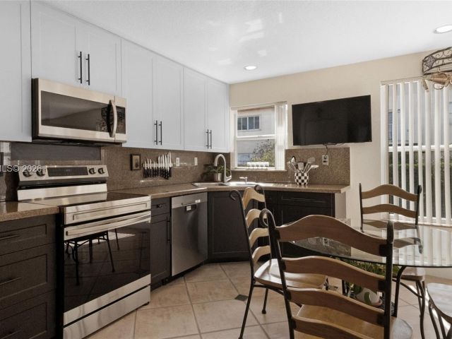 Продажа дома по адресу 9768 NW 30th St - фото 7486130