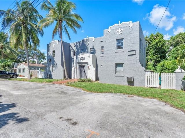 Продажа дома по адресу 11402 NE 8th Ct - фото 7514727