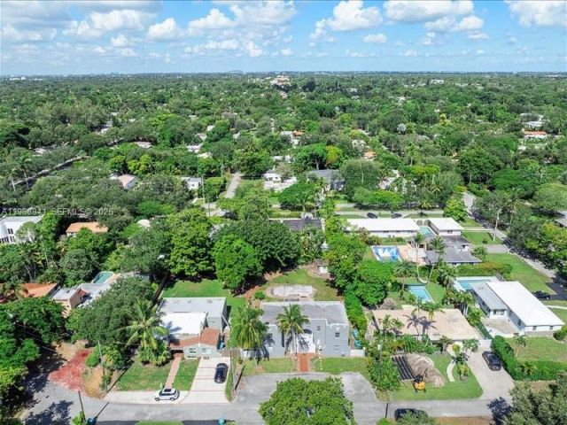 Продажа дома по адресу 11402 NE 8th Ct - фото 7514729